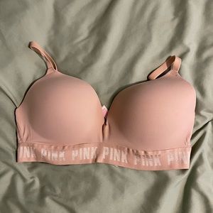 VS Pink Wireless Push-Up Bra